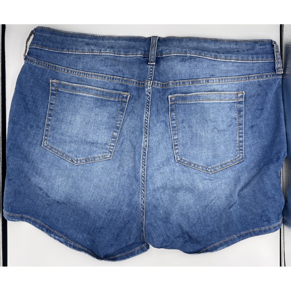 Torrid 5 Inch Short Vintage Stretch Mid-Rise Denim Jean Shorts Size 18 - Picture 3 of 6